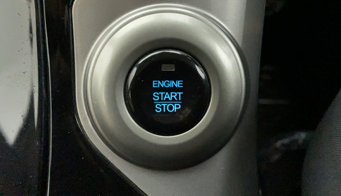 2018 Mahindra XUV500 W9, Diesel, Manual, 70,203 km, Keyless Start/ Stop Button