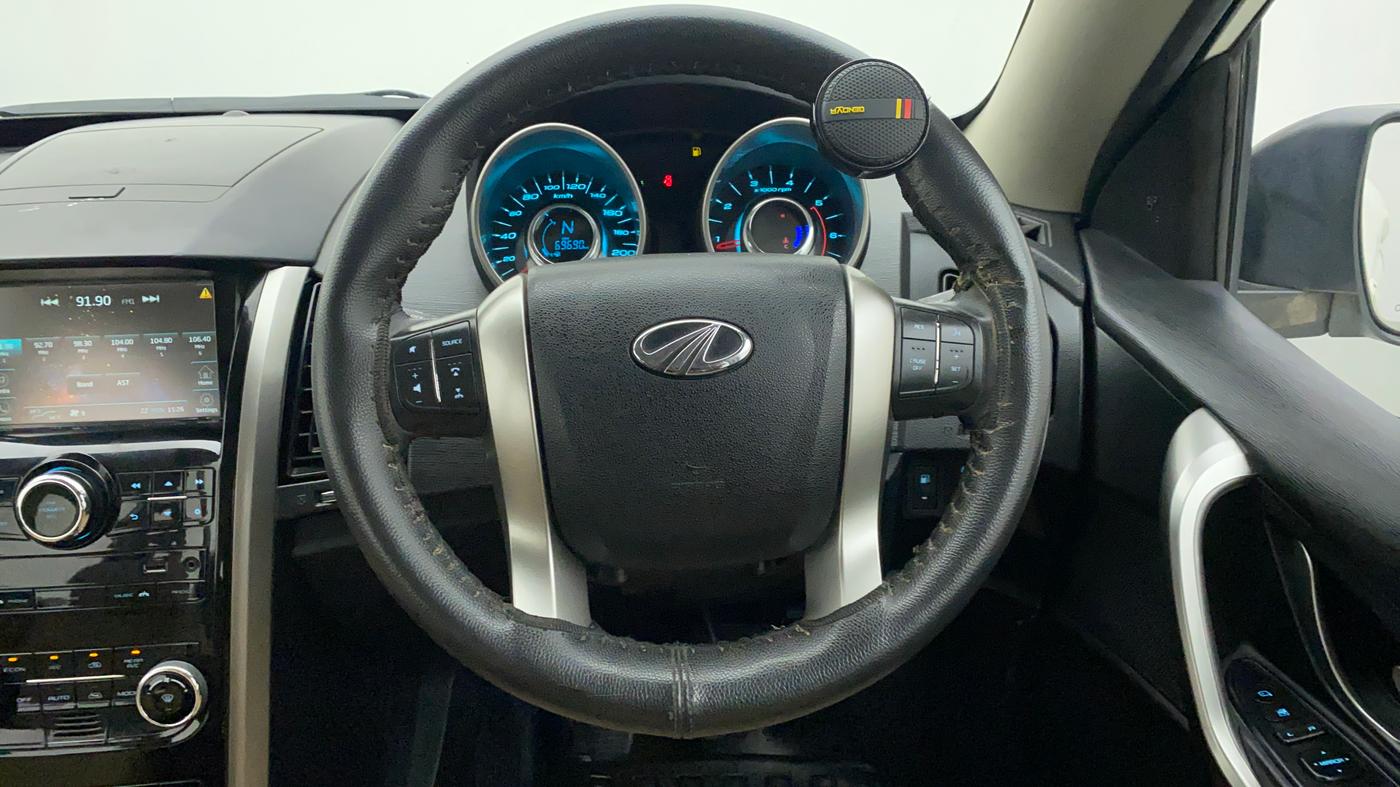2018 Mahindra XUV500 W9, Diesel, Manual, 70,203 km, Steering Wheel Close Up