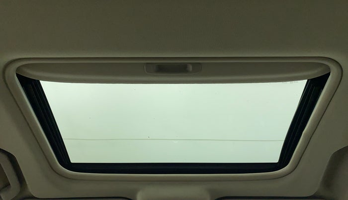 2018 Mahindra XUV500 W9, Diesel, Manual, 70,203 km, Moonroof/ Sunroof