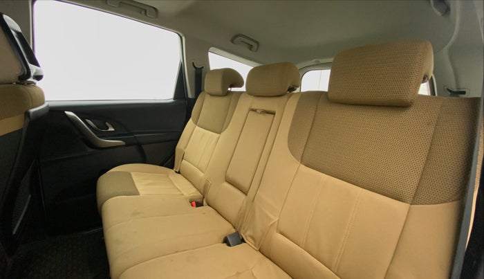 2018 Mahindra XUV500 W9, Diesel, Manual, 70,203 km, Right Side Rear Door Cabin
