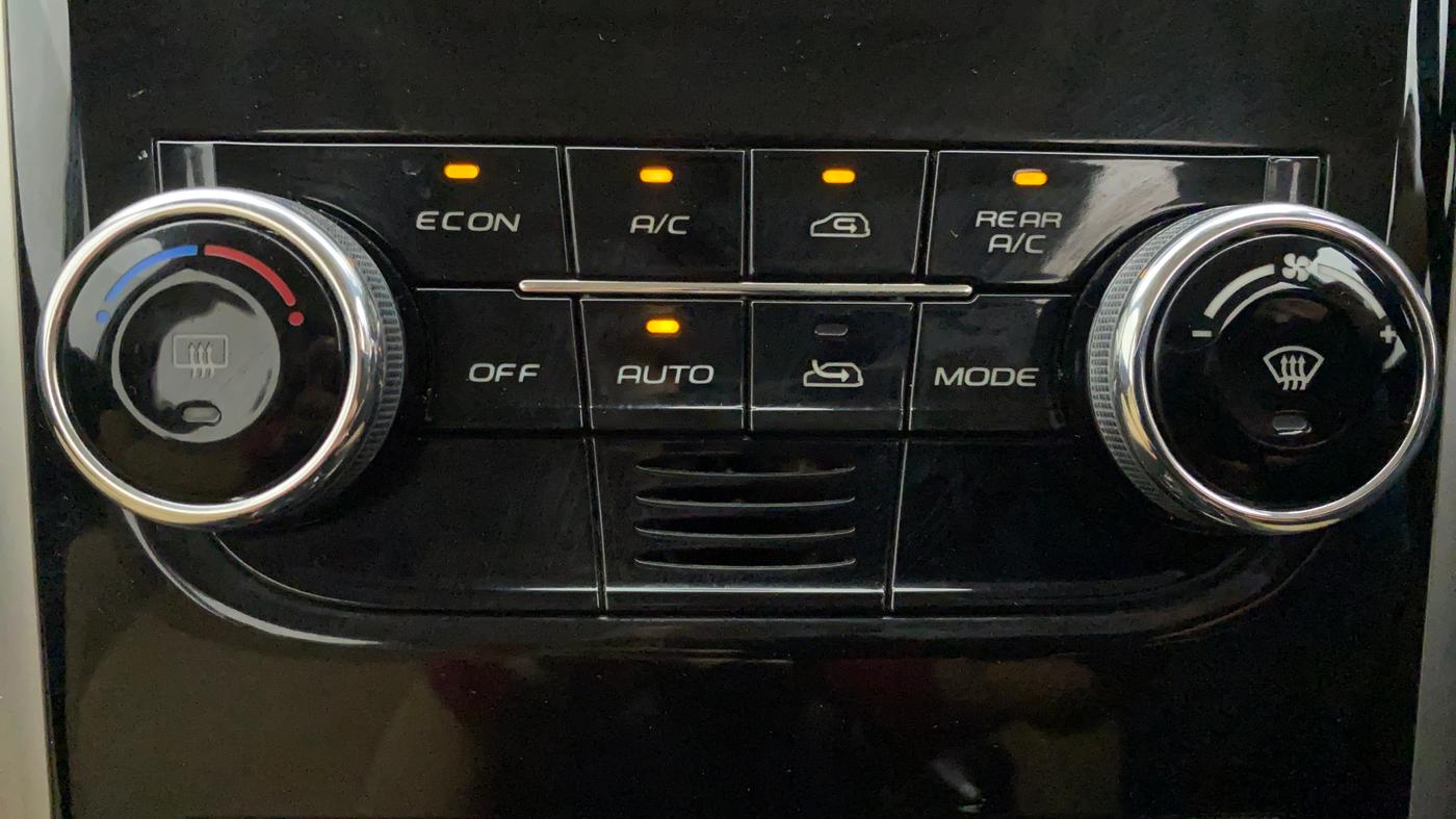 2018 Mahindra XUV500 W9, Diesel, Manual, 70,203 km, Automatic Climate Control