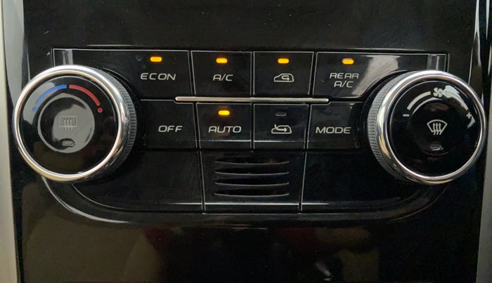 2018 Mahindra XUV500 W9, Diesel, Manual, 70,203 km, Automatic Climate Control