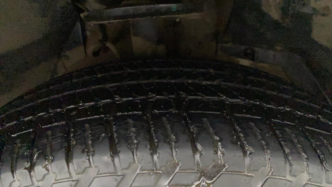 2018 Mahindra XUV500 W9, Diesel, Manual, 70,203 km, Right Front Tyre Tread