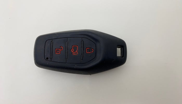 2018 Mahindra XUV500 W9, Diesel, Manual, 70,203 km, Lock system - Keyless sensor not working