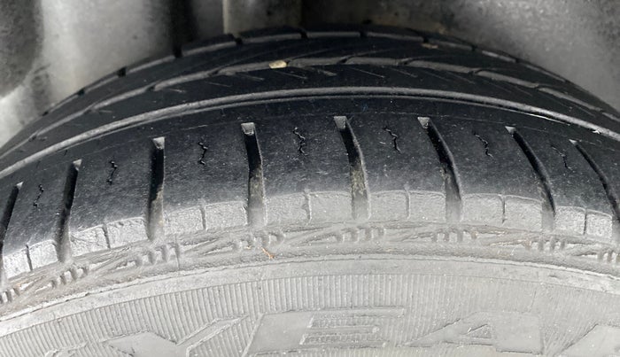 2018 Volkswagen Ameo COMFORTLINE 1.0, Petrol, Manual, 23,990 km, Right Rear Tyre Tread