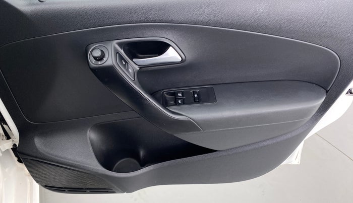 2018 Volkswagen Ameo COMFORTLINE 1.0, Petrol, Manual, 23,990 km, Driver Side Door Panels Control