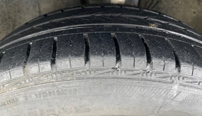 2018 Volkswagen Ameo COMFORTLINE 1.0, Petrol, Manual, 23,990 km, Left Front Tyre Tread