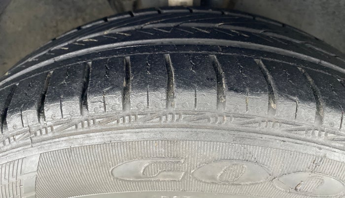 2018 Volkswagen Ameo COMFORTLINE 1.0, Petrol, Manual, 23,990 km, Right Front Tyre Tread