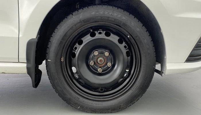 2018 Volkswagen Ameo COMFORTLINE 1.0, Petrol, Manual, 23,990 km, Right Front Wheel