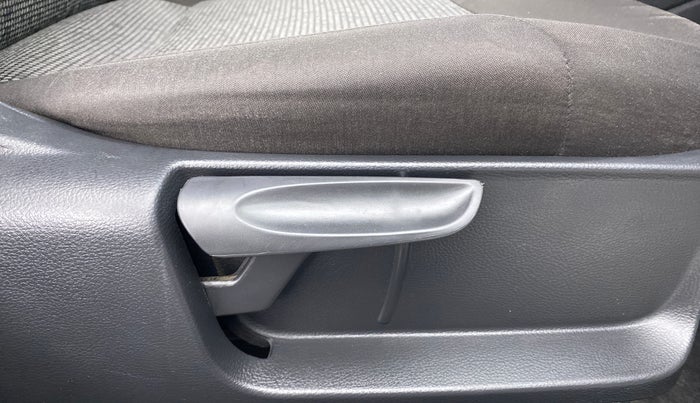 2018 Volkswagen Ameo COMFORTLINE 1.0, Petrol, Manual, 23,990 km, Driver Side Adjustment Panel