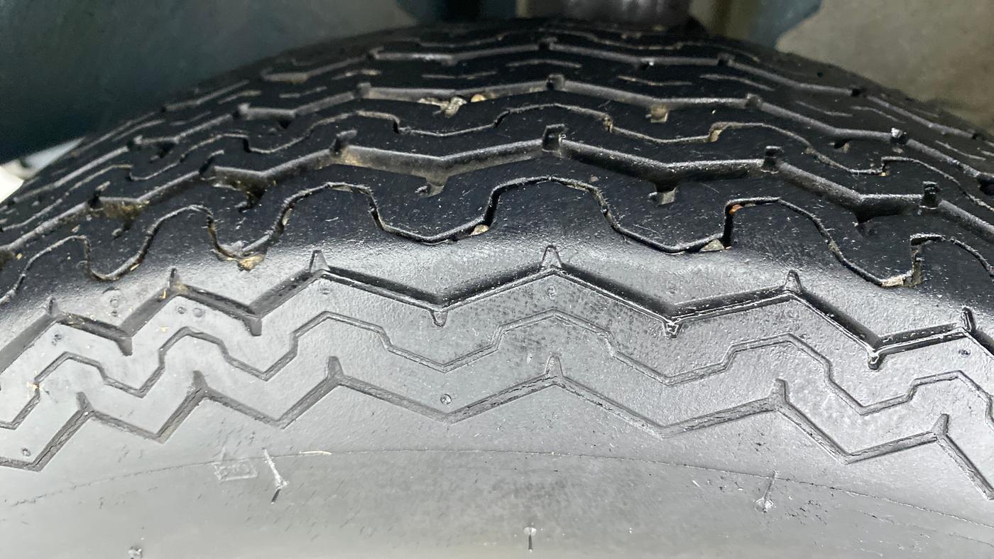 2018 Maruti OMNI E STD, Petrol, Manual, 13,127 km, Left Front Tyre Tread