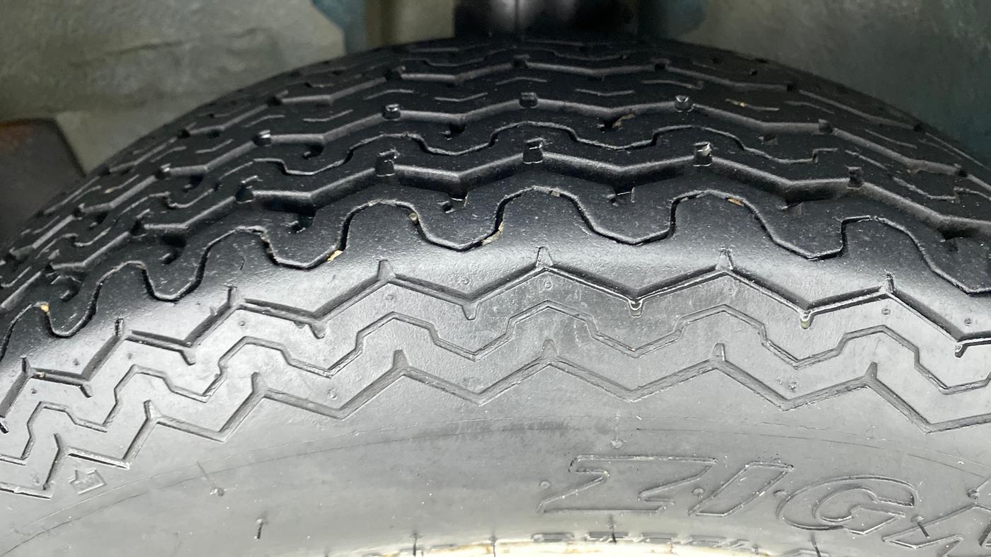 2018 Maruti OMNI E STD, Petrol, Manual, 13,127 km, Right Front Tyre Tread