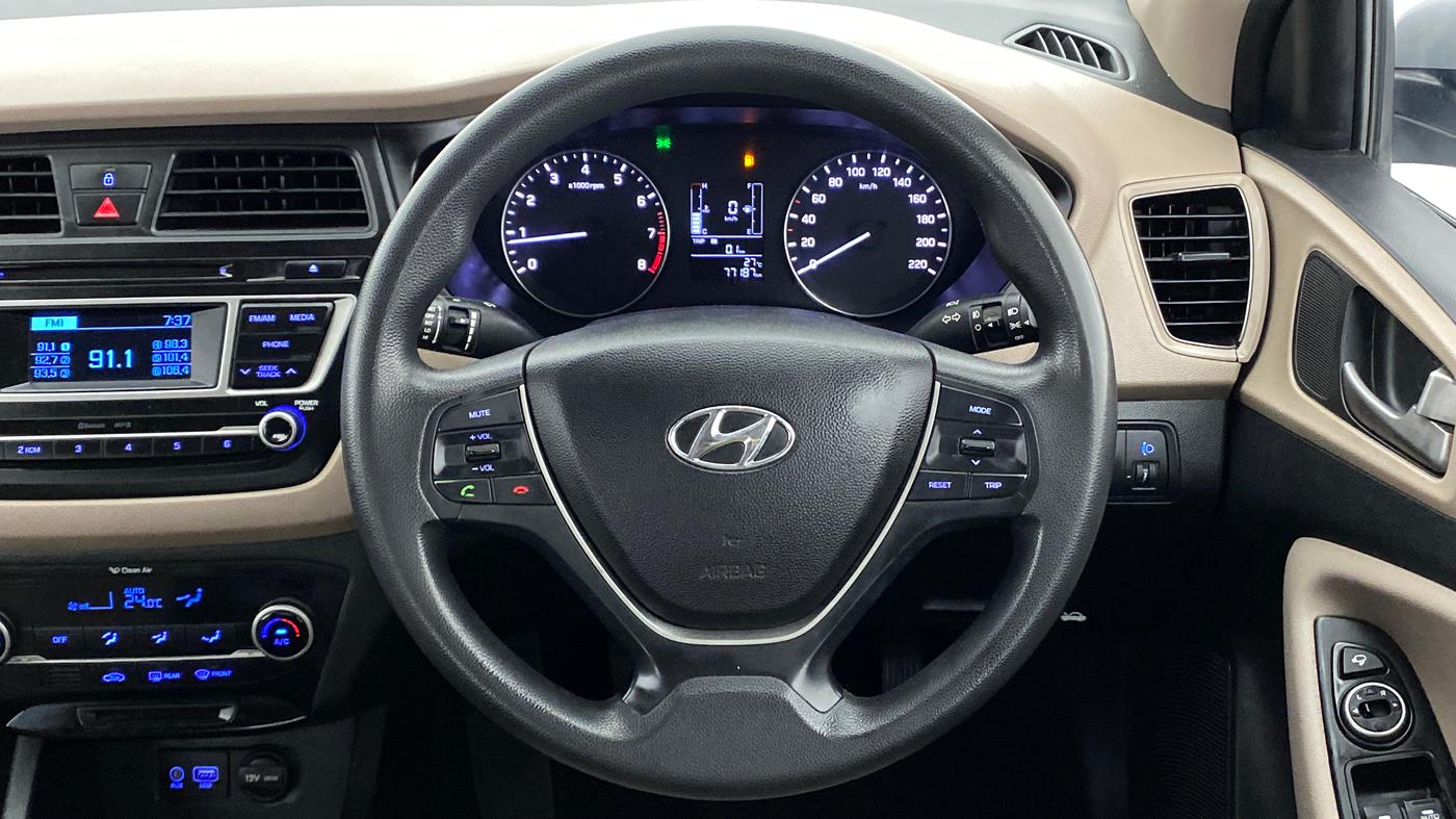 2015 Hyundai Elite i20 SPORTZ 1.2, Petrol, Manual, 77,278 km, Steering Wheel Close Up