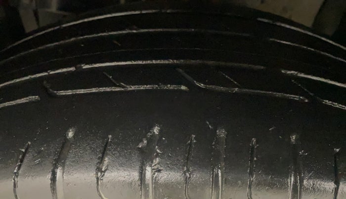 2019 Maruti Vitara Brezza VDI AMT, Diesel, Automatic, 1,53,338 km, Left Front Tyre Tread