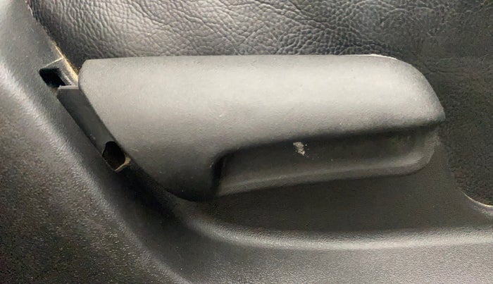 2019 Maruti Vitara Brezza VDI AMT, Diesel, Automatic, 1,53,338 km, Driver Side Adjustment Panel