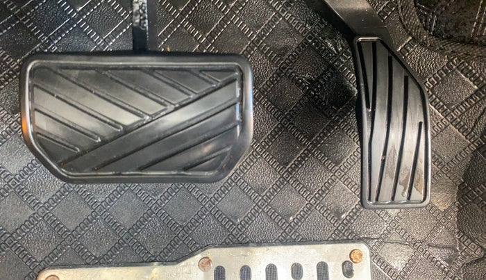 2019 Maruti Vitara Brezza VDI AMT, Diesel, Automatic, 1,53,338 km, Pedals