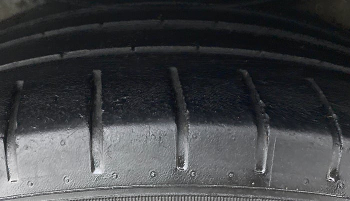 2012 Hyundai Verna FLUIDIC 1.6 SX VTVT, CNG, Manual, 79,618 km, Right Rear Tyre Tread