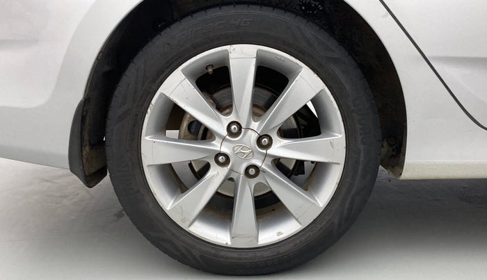 2012 Hyundai Verna FLUIDIC 1.6 SX VTVT, CNG, Manual, 79,618 km, Right Rear Wheel