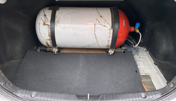 2012 Hyundai Verna FLUIDIC 1.6 SX VTVT, CNG, Manual, 79,618 km, Boot Inside