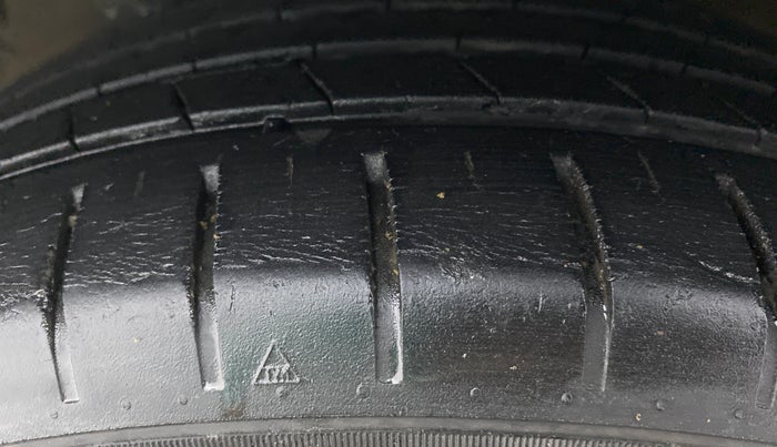 2012 Hyundai Verna FLUIDIC 1.6 SX VTVT, CNG, Manual, 79,618 km, Left Front Tyre Tread