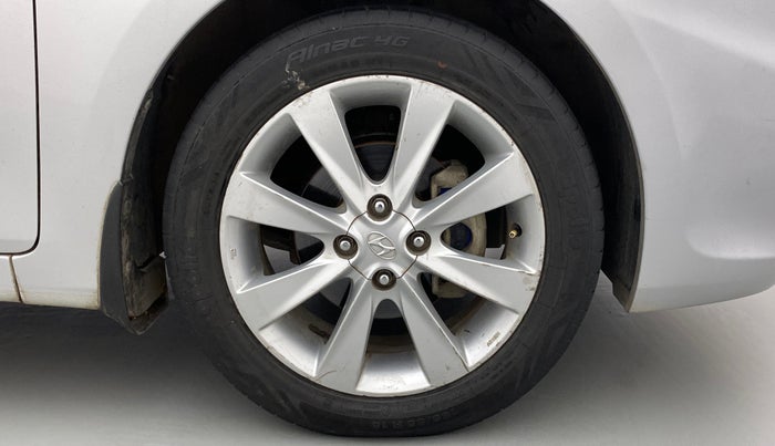 2012 Hyundai Verna FLUIDIC 1.6 SX VTVT, CNG, Manual, 79,618 km, Right Front Wheel