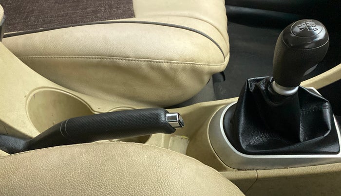 2012 Hyundai Verna FLUIDIC 1.6 SX VTVT, CNG, Manual, 79,618 km, Gear Lever