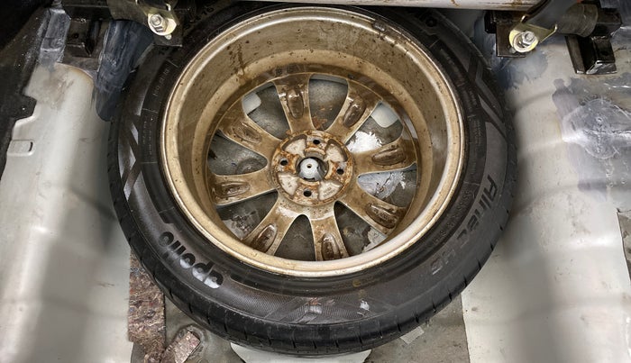 2012 Hyundai Verna FLUIDIC 1.6 SX VTVT, CNG, Manual, 79,618 km, Spare Tyre