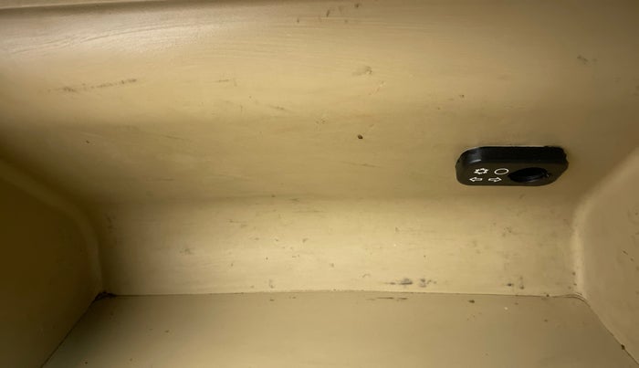 2012 Hyundai Verna FLUIDIC 1.6 SX VTVT, CNG, Manual, 79,618 km, Cooled Glove Box