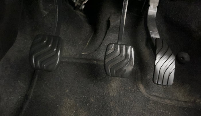 2021 Renault TRIBER RXL MT, Petrol, Manual, 52,280 km, Pedals