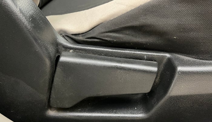 2021 Renault TRIBER RXL MT, Petrol, Manual, 52,280 km, Driver Side Adjustment Panel