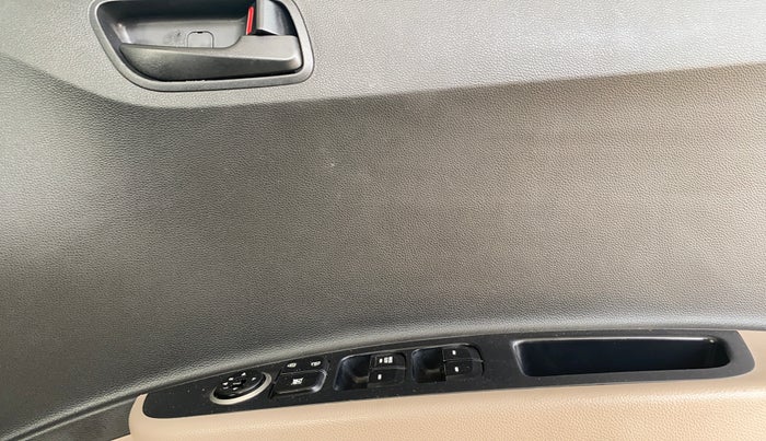 2020 Hyundai Grand i10 MAGNA 1.2 KAPPA VTVT, Petrol, Manual, 13,254 km, Driver Side Door Panels Control