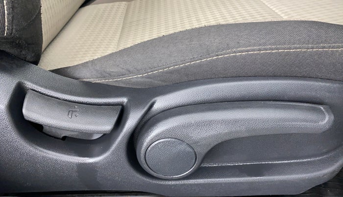 2019 Hyundai Elite i20 1.2  ASTA (O) CVT, Petrol, Automatic, 14,735 km, Driver Side Adjustment Panel