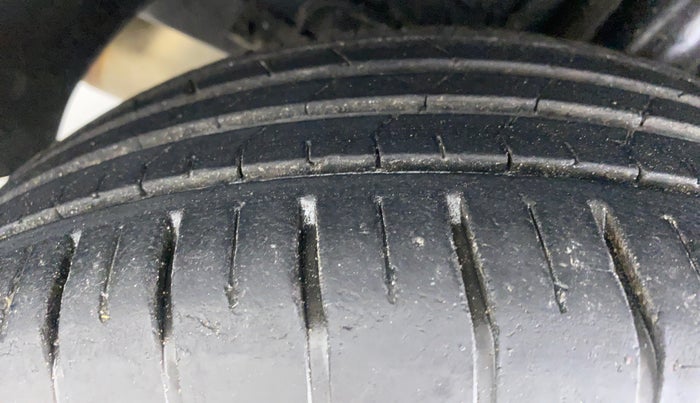 2019 Hyundai Elite i20 1.2  ASTA (O) CVT, Petrol, Automatic, 14,735 km, Right Rear Tyre Tread