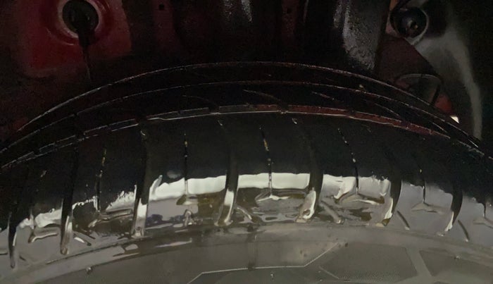 2017 Hyundai Elite i20 ASTA 1.2 DUAL TONE, Petrol, Manual, 1,00,868 km, Left Rear Tyre Tread