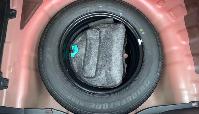 2017 Hyundai Elite i20 ASTA 1.2 DUAL TONE, Petrol, Manual, 1,00,868 km, Spare Tyre