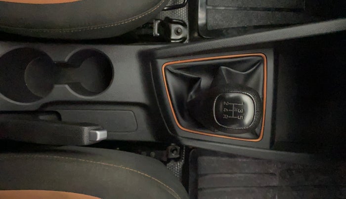 2017 Hyundai Elite i20 ASTA 1.2 DUAL TONE, Petrol, Manual, 1,00,868 km, Gear Lever