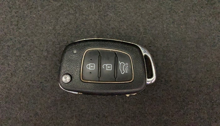 2017 Hyundai Elite i20 ASTA 1.2 DUAL TONE, Petrol, Manual, 1,00,868 km, Key Close Up