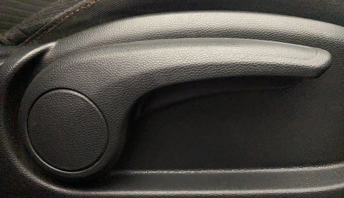 2017 Hyundai Elite i20 ASTA 1.2 DUAL TONE, Petrol, Manual, 1,00,868 km, Driver Side Adjustment Panel