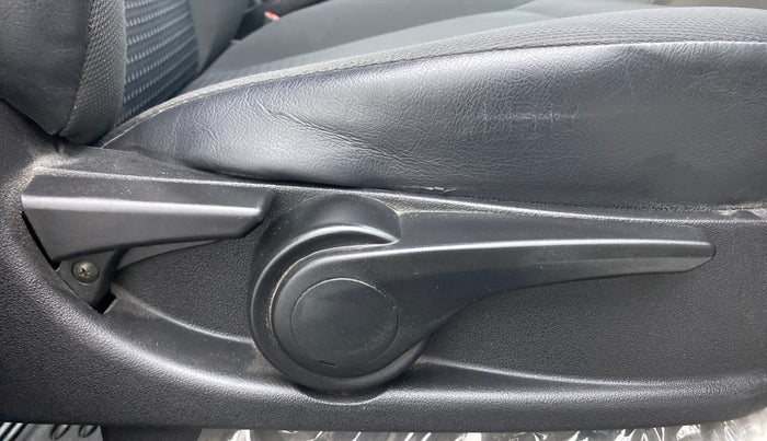 2018 Tata Tiago XZ PETROL, Petrol, Manual, 34,721 km, Driver Side Adjustment Panel