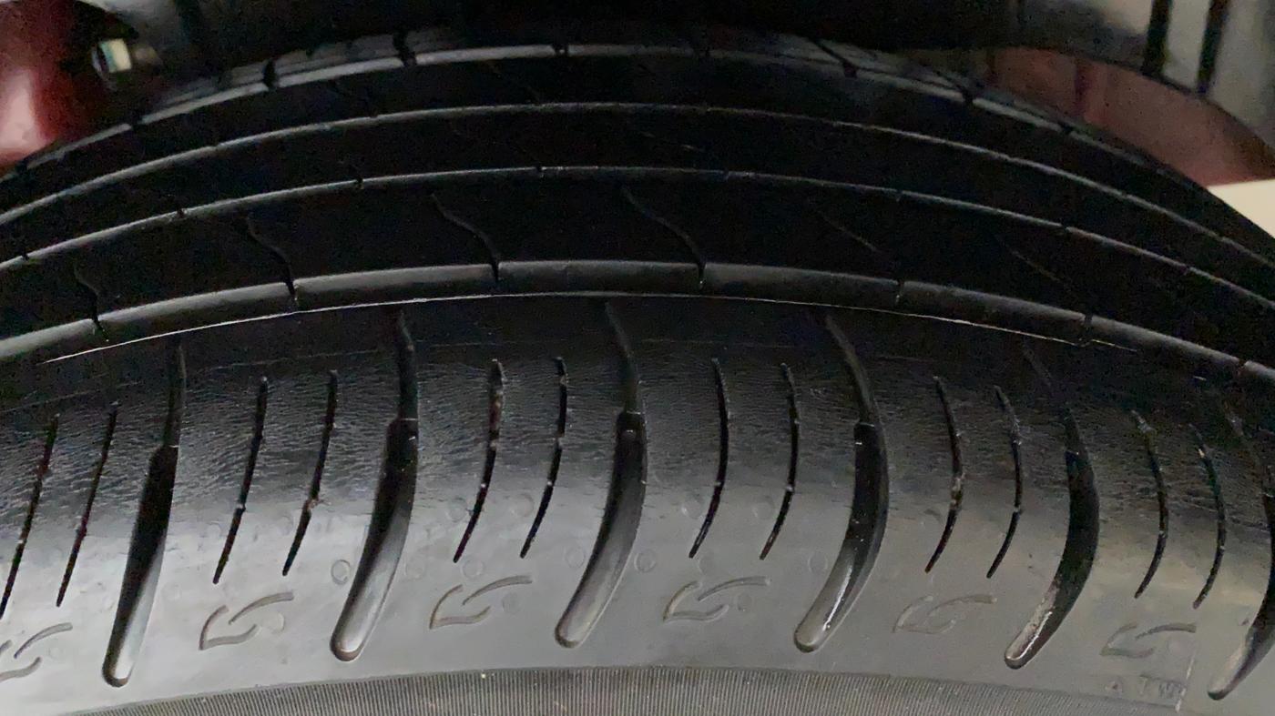 2019 Mahindra XUV300 1.2 W8 OPT, Petrol, Manual, 16,126 km, Left Front Tyre Tread