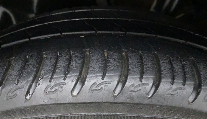 2020 Tata ALTROZ XT 1.2, Petrol, Manual, 27,240 km, Right Front Tyre Tread