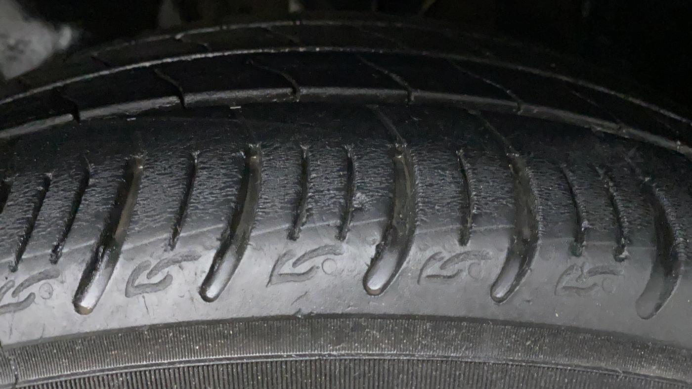 2020 Tata ALTROZ XT 1.2, Petrol, Manual, 27,240 km, Left Front Tyre Tread