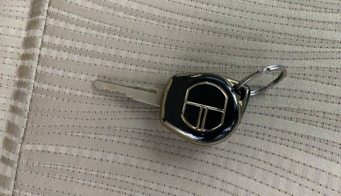 2021 Maruti Dzire VXI, Petrol, Manual, 62,996 km, Key Close Up