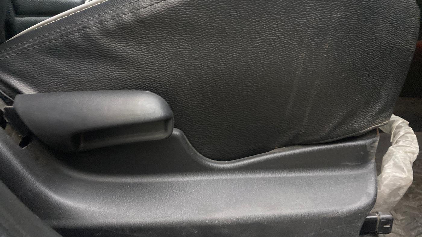2021 Maruti Vitara Brezza VXI, Petrol, Manual, 62,439 km, Driver Side Adjustment Panel
