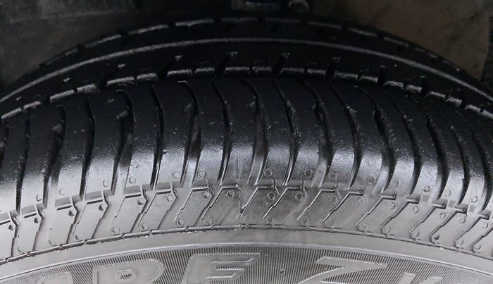 2011 Chevrolet Cruze LTZ, Diesel, Manual, 89,148 km, Left Front Tyre Tread