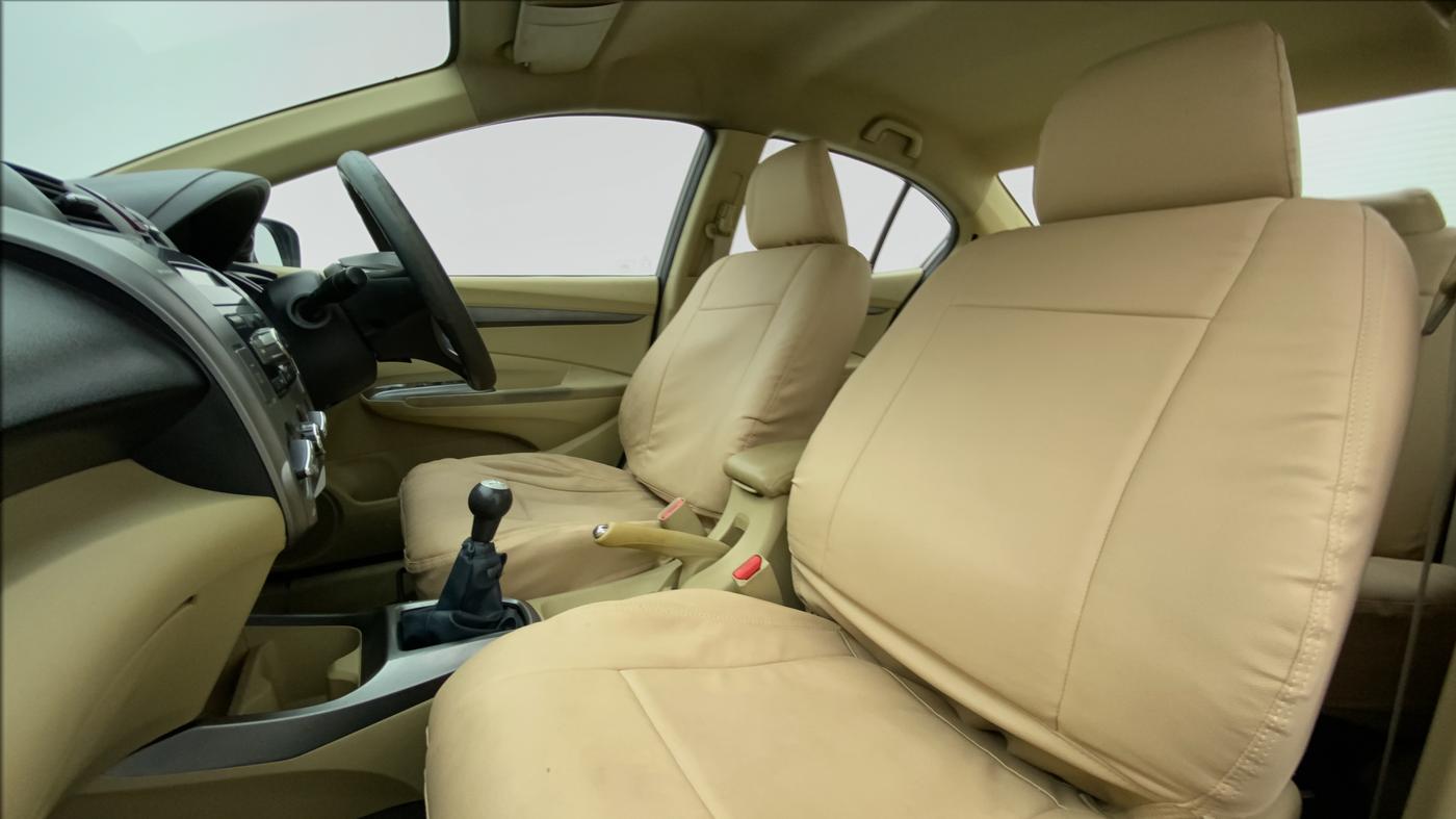 2013 Honda City V MT PETROL, Petrol, Manual, 65,747 km, Right Side Front Door Cabin View