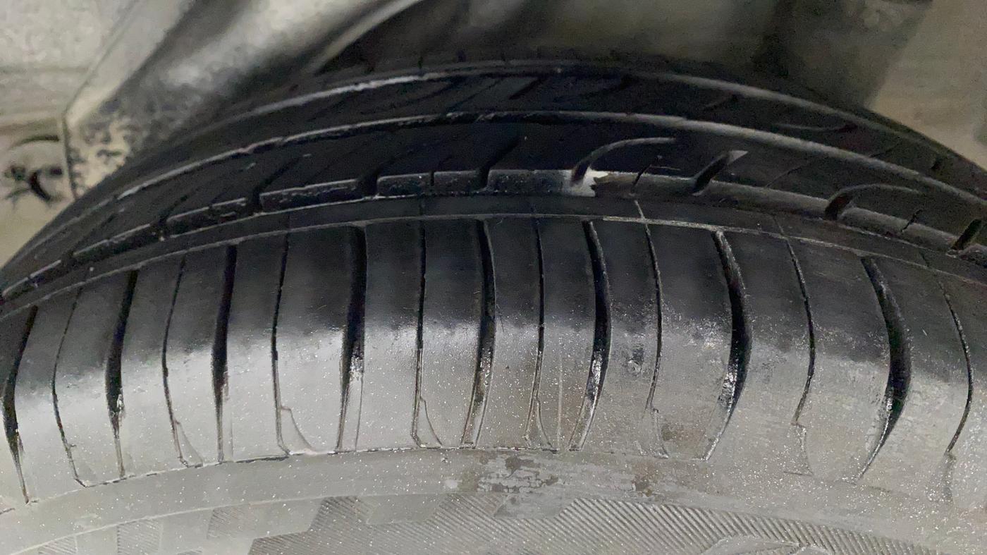 2014 Honda Amaze 1.2L I-VTEC VX AT, Petrol, Automatic, 48,414 km, Left Rear Tyre Tread