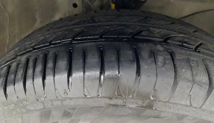 2014 Honda Amaze 1.2L I-VTEC VX AT, Petrol, Automatic, 48,414 km, Right Front Tyre Tread