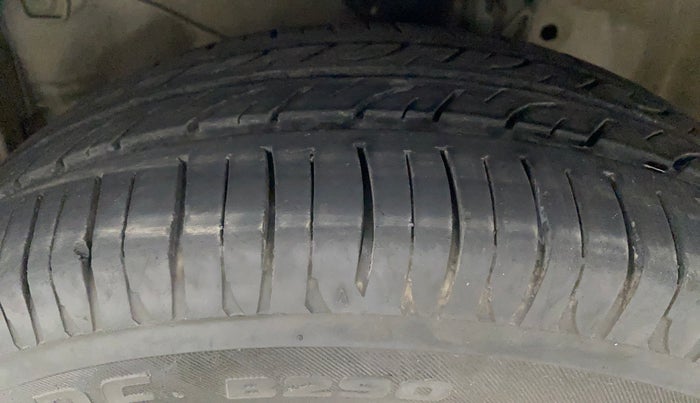 2014 Honda Amaze 1.2L I-VTEC VX AT, Petrol, Automatic, 48,414 km, Left Front Tyre Tread