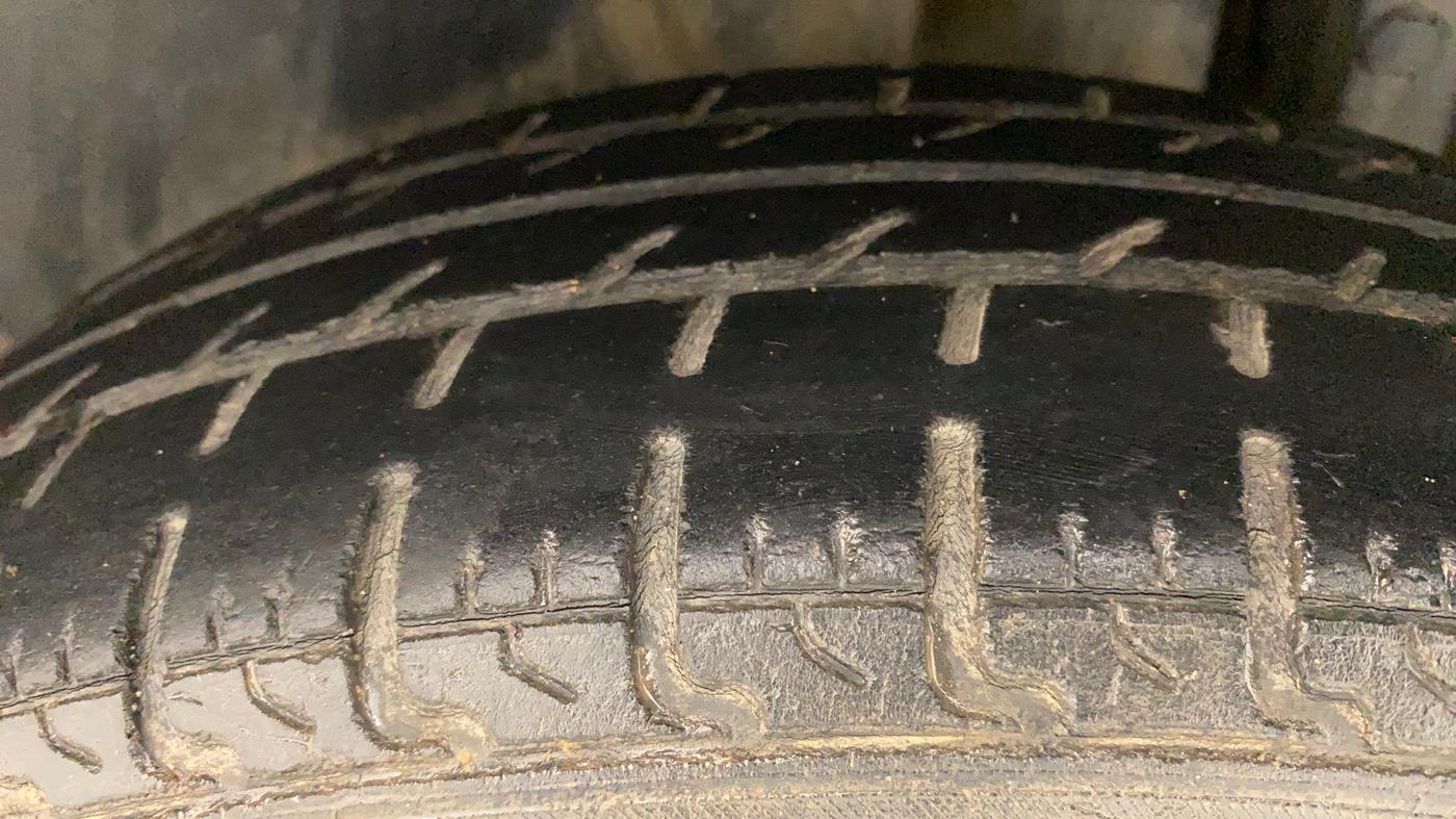 2016 Maruti Swift VXI, Petrol, Manual, 60,812 km, Left Rear Tyre Tread